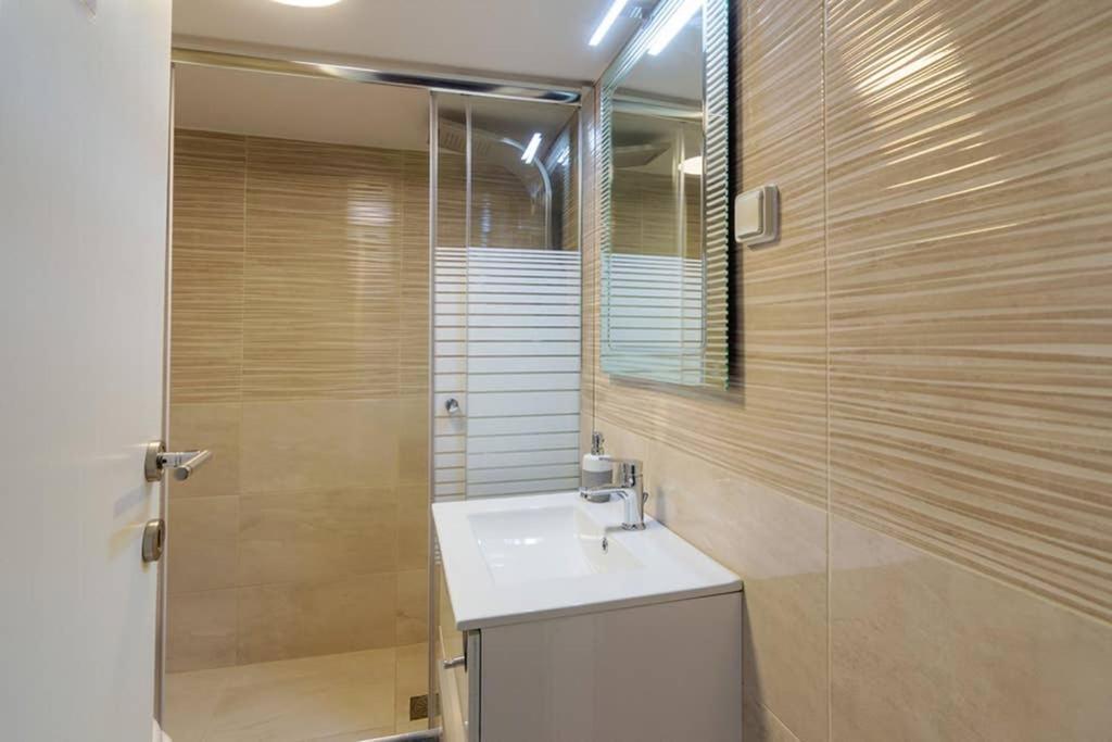 Brand New Decorated Flat For 4 Ppl In Pagrati Apartman Athén Kültér fotó