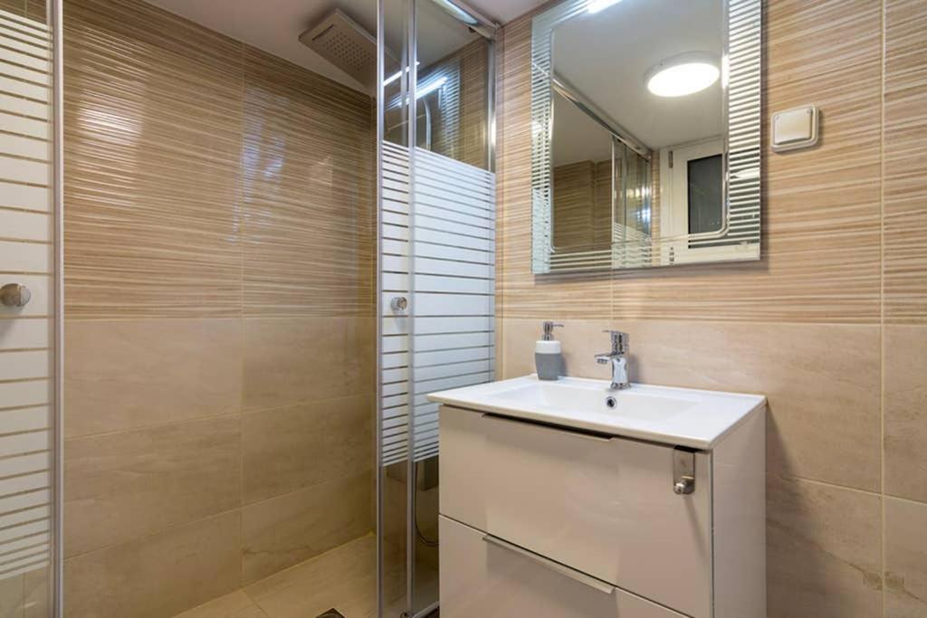 Brand New Decorated Flat For 4 Ppl In Pagrati Apartman Athén Kültér fotó